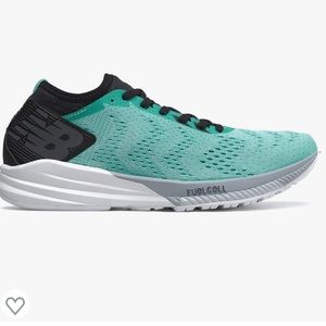 New balance women’s running shoe in great used condition 😃